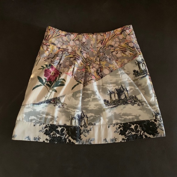 Very adorable mini skirt with floral print !! - Picture 2 of 5